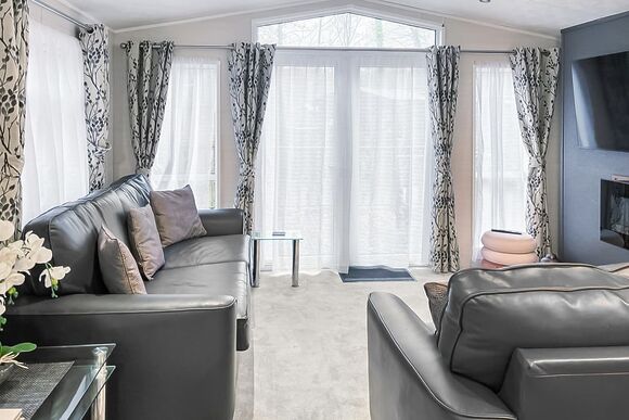 Comfort Holiday Home 4 - Brokerswood Holiday Park, Westbury, nr Longleat