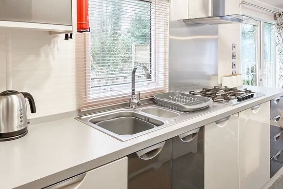 Comfort Holiday Home 4 - Brokerswood Holiday Park, Westbury, nr Longleat