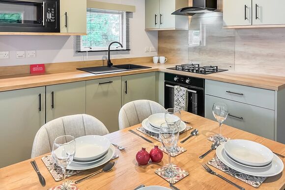 Comfort Plus Caravan 6 (No Pet) - Brokerswood Holiday Park, Westbury, nr Longleat