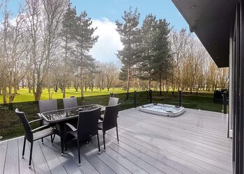 Fallow Pet Friendly Lodge - Bredon View, Pershore