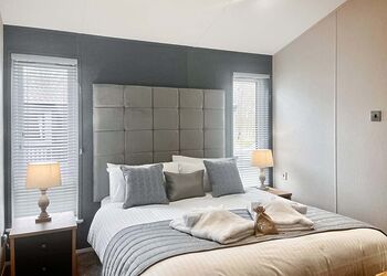 Fallow Pet Friendly Lodge - Bredon View, Pershore