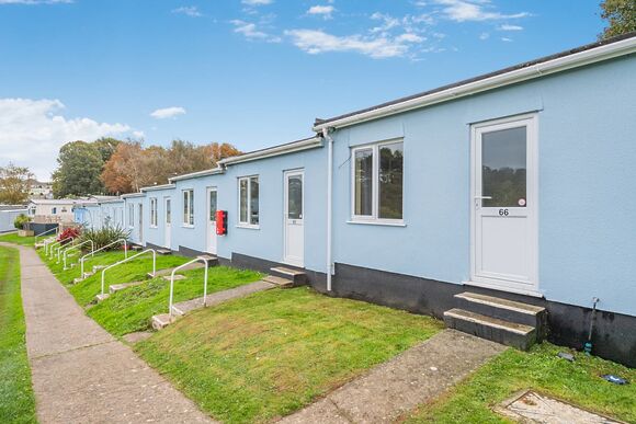 Silver 1 Chalet Slps 4 Pet - Brixham Holiday Park, Brixham, Torbay
