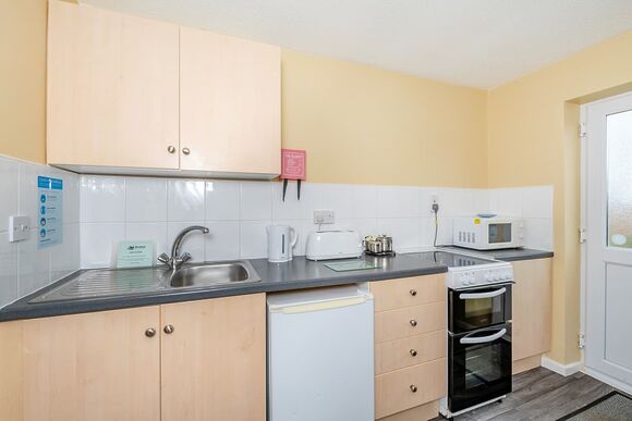 Silver 1 Chalet Slps 4 Pet - Brixham Holiday Park, Brixham, Torbay