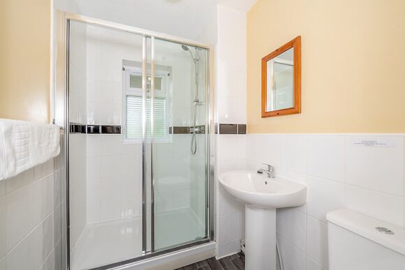 Silver 1 Chalet Slps 4 Pet - Brixham Holiday Park, Brixham, Torbay