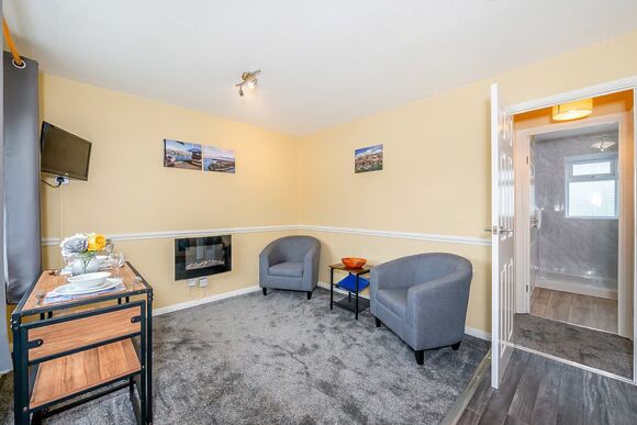 Silver 1 Bedroom Chalet - Brixham Holiday Park, Brixham, Torbay