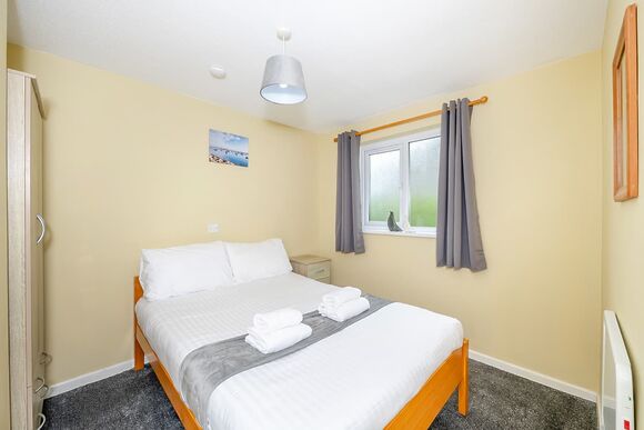 Silver 1 Chalet Slps 2 Pet - Brixham Holiday Park, Brixham, Torbay