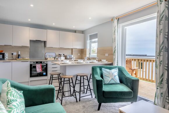 Platinum 3 Bedroom Chalet Sleeps 5 - Brixham Holiday Park, Brixham, Torbay