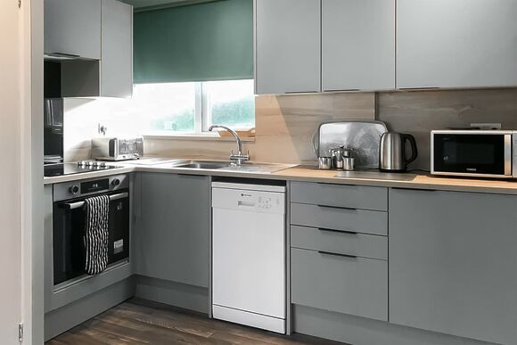 Platinum 3 Bedroom Chalet Sleeps 6 - Brixham Holiday Park, Brixham, Torbay