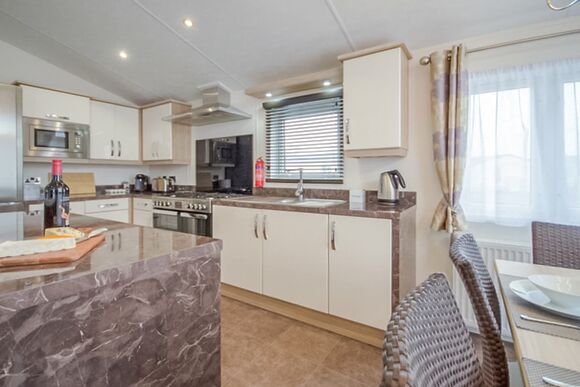 Gold 2 Lodge 2 Pet Friendly - Broadland Sands, Corton, Lowestoft