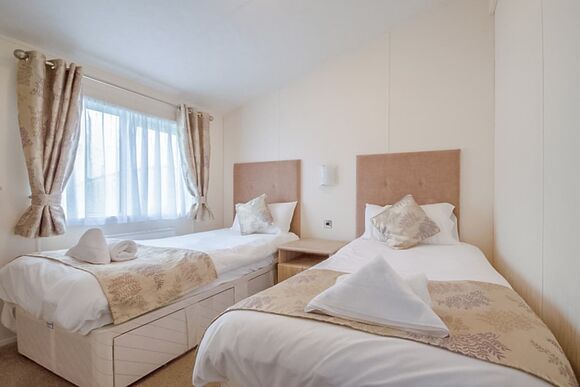Gold 2 Lodge 2 Pet Friendly - Broadland Sands, Corton, Lowestoft