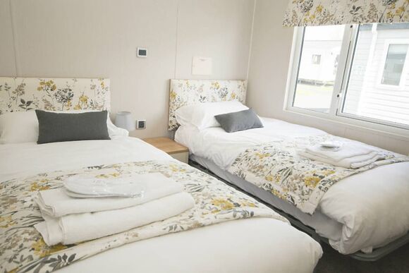 Platinum 3 Bedroom Lodge - Broadland Sands, Corton, Lowestoft
