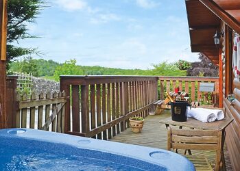 Redwood Boutique Lodge - Brookside Leisure Park, Bron-y-Garth, Oswestry