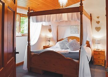 Redwood Boutique Lodge - Brookside Leisure Park, Bron-y-Garth, Oswestry