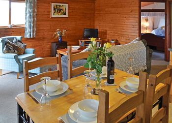 Redwood Boutique Lodge - Brookside Leisure Park, Bron-y-Garth, Oswestry