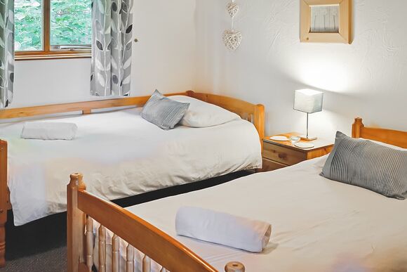 Redwood Boutique Lodge - Brookside Leisure Park, Bron-y-Garth, Oswestry