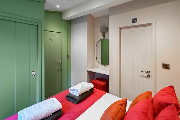 Peacock Place - Brockwood Hall Lodges, Millom