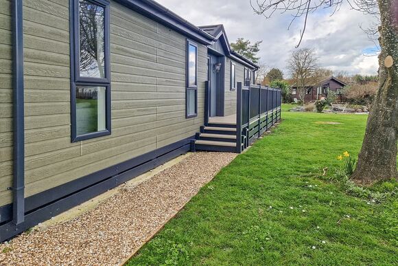 Platinum Plus 2 Bed - Brightlingsea Holiday Park, Brightlingsea