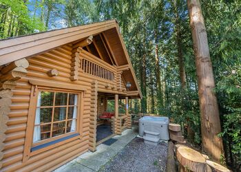 Woodpecker - Bulworthy Forest Lodges, Webbery, Bideford