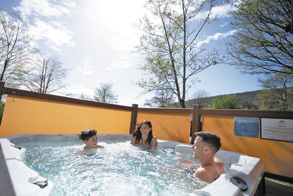 Cheddar Lodge Premier - Cheddar Woods Resort & Spa, Cheddar