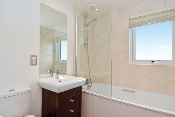 Axbridge Lodge - Cheddar Woods Resort & Spa, Cheddar