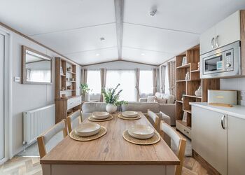 Robyn Lodge - Bosworth Lakeside Lodges, Market Bosworth, near Nuneaton