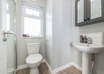 Wagtail Lodge - Bosworth Lakeside Lodges, Market Bosworth, near Nuneaton