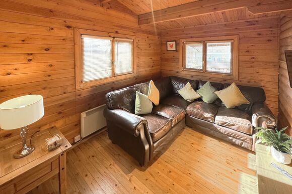 Mallard Lodge - Bosworth Lakeside Lodges, Market Bosworth, near Nuneaton