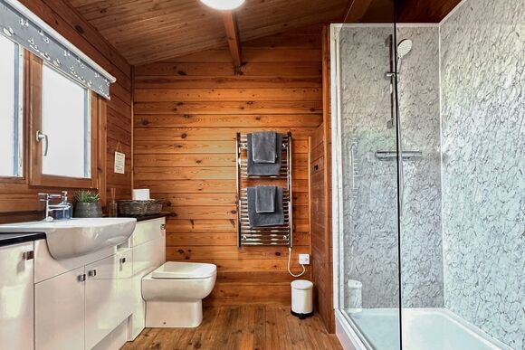 Drake Lodge - Bosworth Lakeside Lodges, Market Bosworth, near Nuneaton