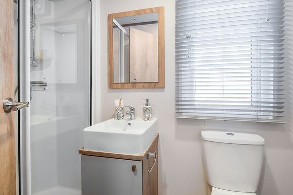 Robyn Lodge - Bosworth Lakeside Lodges, Market Bosworth, near Nuneaton