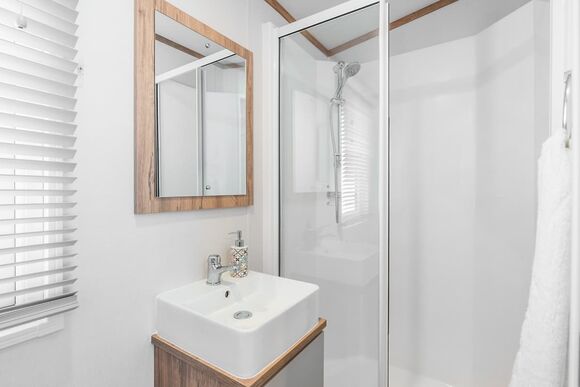 Robyn Lodge - Bosworth Lakeside Lodges, Market Bosworth, near Nuneaton