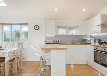 Bryher - Caddy’s Corner Lodges, Carnmenellis, Nr Falmouth