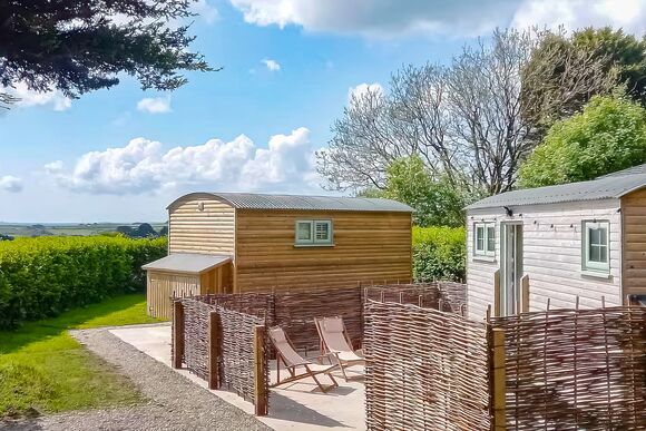 St Mawes - Caddy&rsquo;s Corner Lodges, Carnmenellis, Nr Falmouth