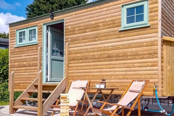 St Mawes - Caddy&rsquo;s Corner Lodges, Carnmenellis, Nr Falmouth