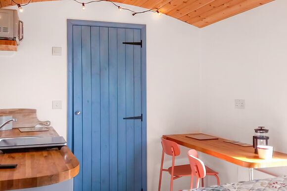 St Mawes - Caddy&rsquo;s Corner Lodges, Carnmenellis, Nr Falmouth