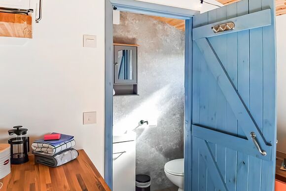 St Mawes - Caddy&rsquo;s Corner Lodges, Carnmenellis, Nr Falmouth