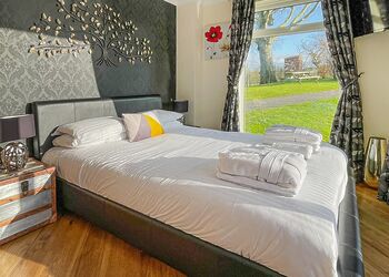 Swan Lodge - Caistor Lakes Lodges, Caistor, Market Rasen