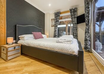 Grebe Lodge - Caistor Lakes Lodges, Caistor, Market Rasen