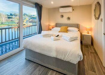 Puffin Lodge - Caistor Lakes Lodges, Caistor, Market Rasen