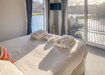 Cygnet Lodge - Caistor Lakes Lodges, Caistor, Market Rasen