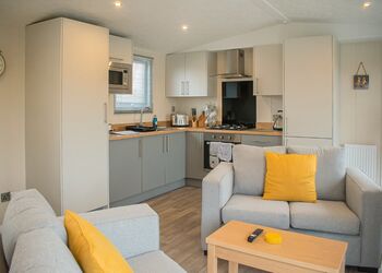 Eider Lodge - Caistor Lakes Lodges, Caistor, Market Rasen