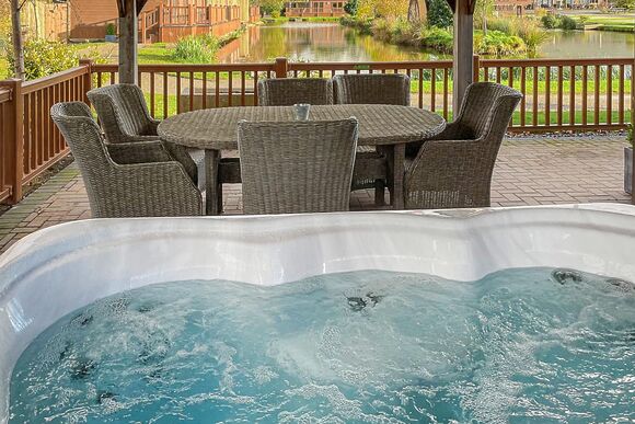 Caistor Lakes Lodges