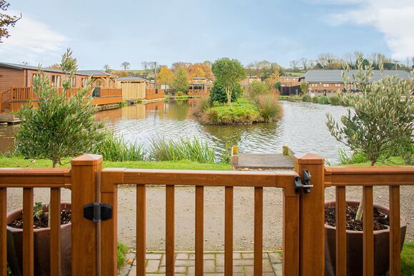 Caistor Lakes Lodges