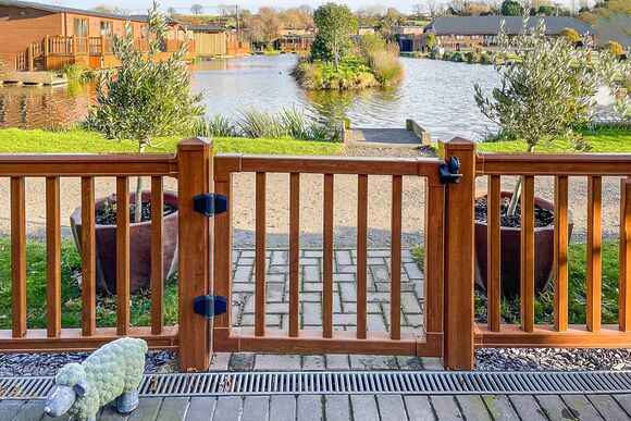 Caistor Lakes Lodges
