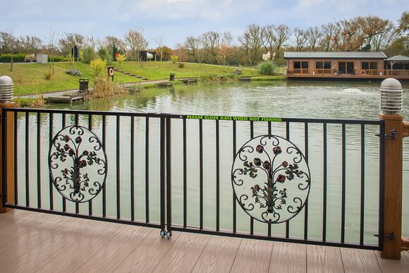 Swan Lodge - Caistor Lakes Lodges, Caistor, Market Rasen