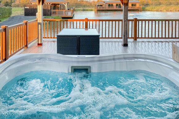 Grebe Lodge - Caistor Lakes Lodges, Caistor, Market Rasen