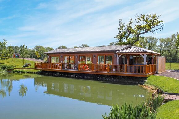 Grebe Lodge - Caistor Lakes Lodges, Caistor, Market Rasen