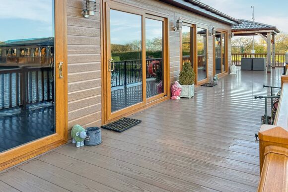 Grebe Lodge - Caistor Lakes Lodges, Caistor, Market Rasen