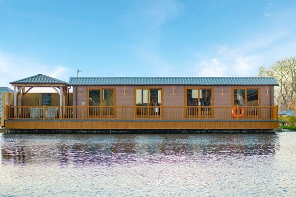 Puffin Lodge - Caistor Lakes Lodges, Caistor, Market Rasen