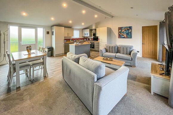 Shearwater Lodge - Caistor Lakes Lodges, Caistor, Market Rasen