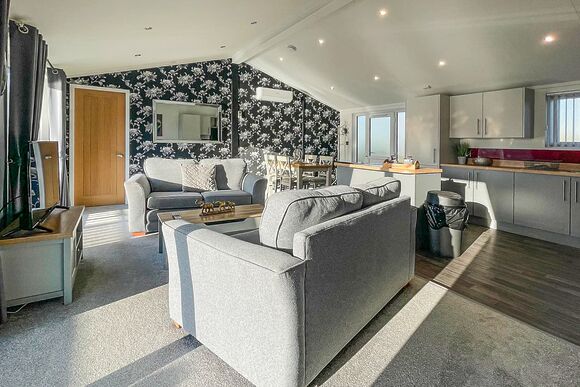 Stork Lodge - Caistor Lakes Lodges, Caistor, Market Rasen